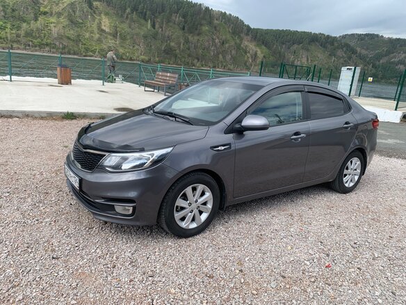 2017 Kia Rio III Рестайлинг, серый, 830000 рублей - вид 1
