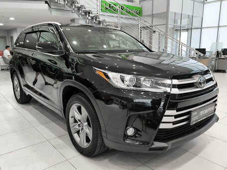 2021 Toyota Highlander III (XU50) Рестайлинг, чёрный, 3900000 рублей, вид 3