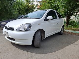 2000 Toyota Vitz I (P10), белый, 270000 рублей, вид 1