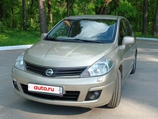 2013 Nissan Tiida I Рестайлинг, бежевый, 890000 рублей, вид 1