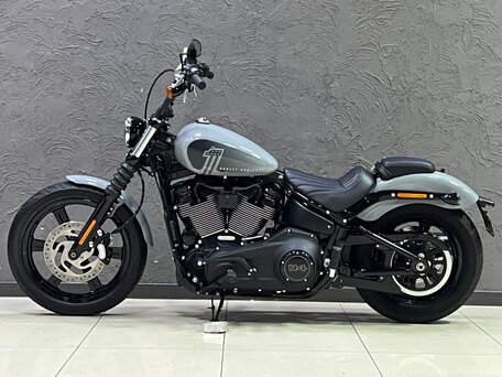 2024 Harley-Davidson Street Bob, серый, 1850000 рублей, вид 4