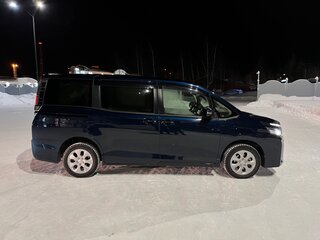 2019 Toyota Voxy III (R80) Рестайлинг, синий, 2500000 рублей, вид 2