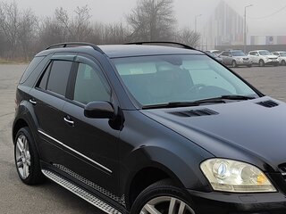 2005 Mercedes-Benz M-Класс 320 II (W164), чёрный, 950000 рублей, вид 1