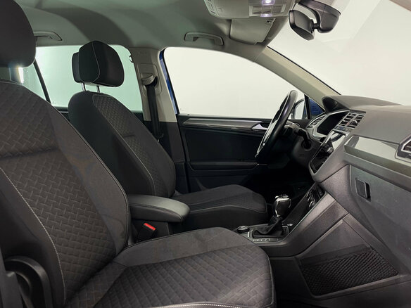 2018 Volkswagen Tiguan II, синий, 2440000 рублей - вид 12