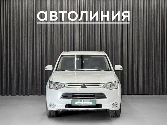 2014 Mitsubishi Outlander III Рестайлинг, белый - вид 2