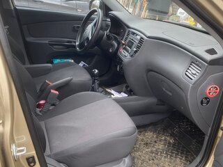 2010 Kia Rio II Рестайлинг, бежевый, 550000 рублей, вид 5