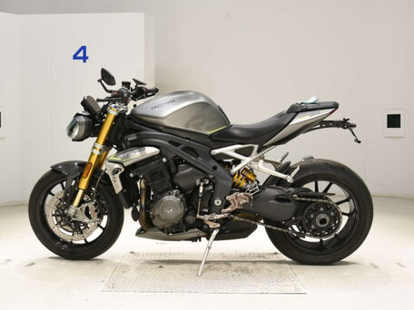 2022 Triumph Speed Triple, серый, 1270000 рублей, вид 2
