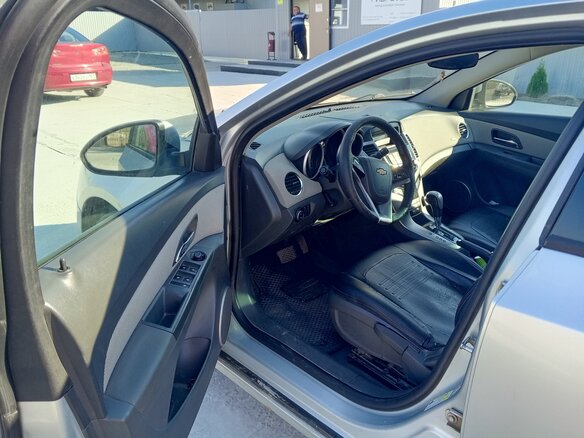 2010 Chevrolet Cruze I, серебристый, 650000 рублей - вид 3