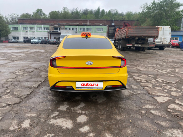 2021 Hyundai Sonata VIII (DN8), жёлтый, 1490000 рублей - вид 4
