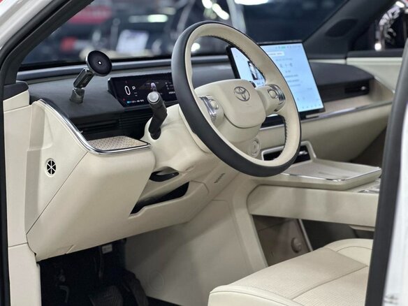 2025 Toyota bZ3X 58.3 kWh, белый, 2800000 рублей - вид 12