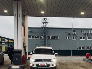 2015 Volkswagen Tiguan I Рестайлинг, белый, 1450000 рублей, вид 1