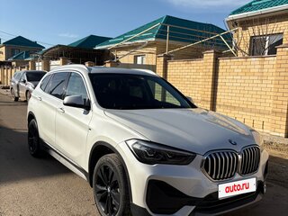 2020 BMW X1 Long 20Li sDrive II (F48) Рестайлинг, белый, 3090000 рублей, вид 4