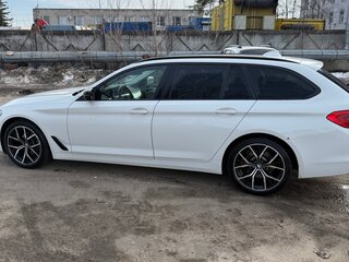 2017 BMW 5 серии 520d xDrive VII (G30/G31/G38), белый, 2650000 рублей, вид 4