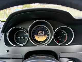 2011 Mercedes-Benz C-Класс 180 BlueEFFICIENCY III (W204) Рестайлинг, чёрный, 1645000 рублей, вид 2
