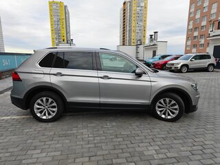 2017 Volkswagen Tiguan II, серебристый, 2495000 рублей, вид 4