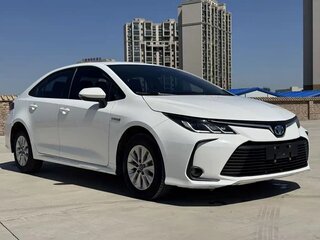 2023 Toyota Corolla XII (E210), белый, 1545000 рублей, вид 3
