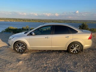2011 Ford Focus II Рестайлинг, серебристый, 640000 рублей, вид 3