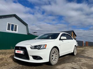 2011 Mitsubishi Lancer X Рестайлинг, белый, 800000 рублей, вид 2