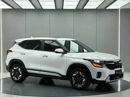 2023 Kia Seltos I Рестайлинг, белый, 1920000 рублей, вид 3