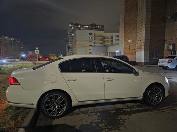 2011 Volkswagen Passat B7, белый - вид 5