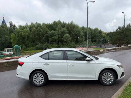 2021 Skoda Octavia IV (A8), белый, 1630000 рублей, вид 3
