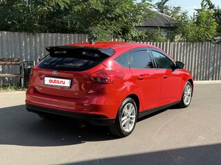 2017 Ford Focus III Рестайлинг, красный, 800000 рублей, вид 4