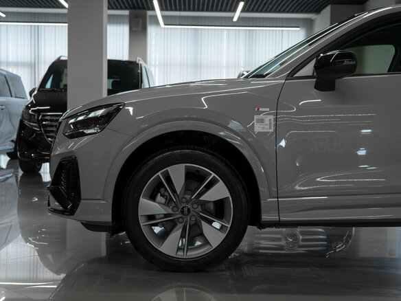 2025 Audi Q2 35 TFSI I Рестайлинг, серый - вид 24