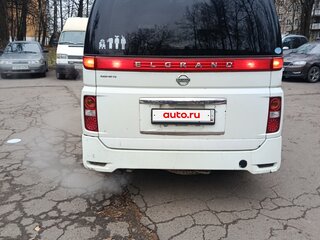 2005 Nissan Elgrand II (E51), белый, 950000 рублей, вид 3