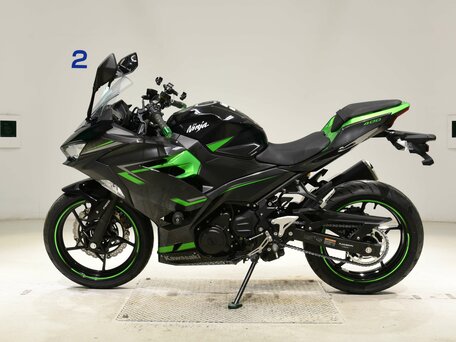 2022 Kawasaki Ninja 400, чёрный, 650000 рублей, вид 5