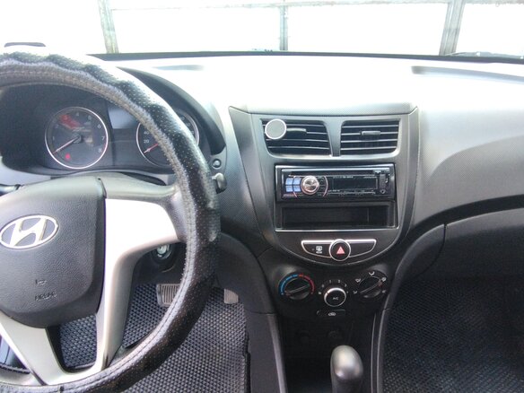 2012 Hyundai Solaris I, красный, 910000 рублей - вид 16