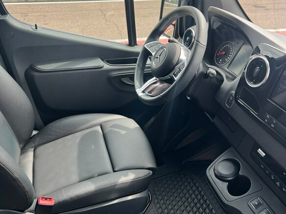 2024 Mercedes-Benz Sprinter, чёрный - вид 12