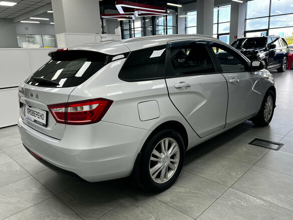 2018 Lada (ВАЗ) Vesta SW I, серебристый, 960000 рублей - вид 2