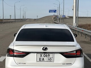 2018 Lexus GS 300h IV Рестайлинг, белый, 3500000 рублей, вид 3