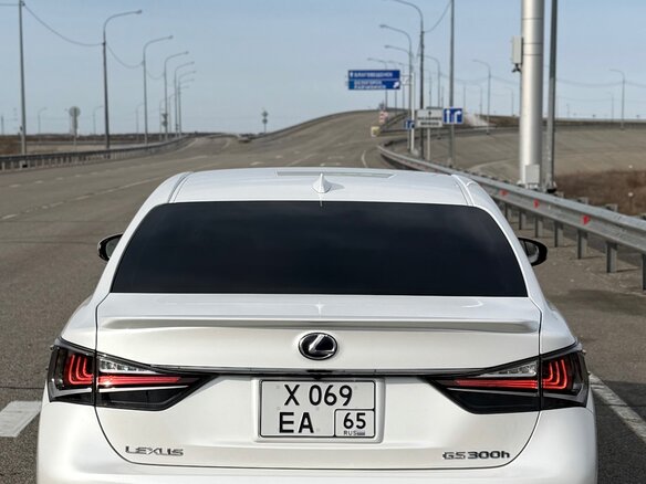 2018 Lexus GS 300h IV Рестайлинг, белый, 3500000 рублей - вид 2