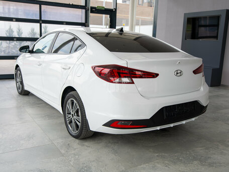 2019 Hyundai Elantra VI (AD) Рестайлинг, белый, 2215000 рублей, вид 4