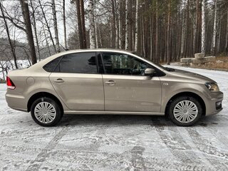 2017 Volkswagen Polo V Рестайлинг, бежевый, 1299900 рублей, вид 4