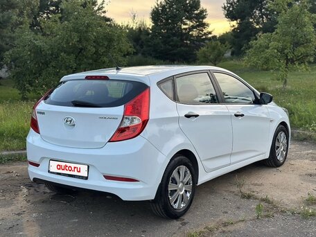 2015 Hyundai Solaris I Рестайлинг, белый, 680000 рублей, вид 2