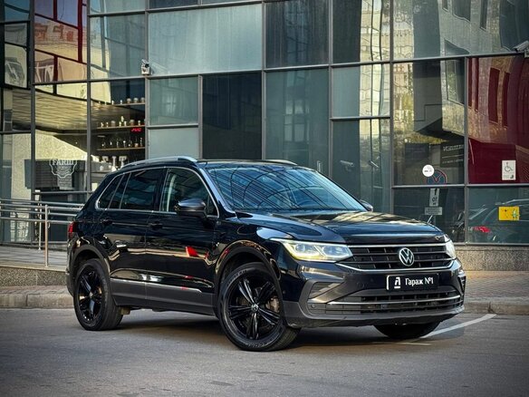 2022 Volkswagen Tiguan II Рестайлинг, чёрный, 2425000 рублей