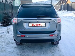 2013 Mitsubishi Outlander PHEV III, серый, 1840000 рублей, вид 4