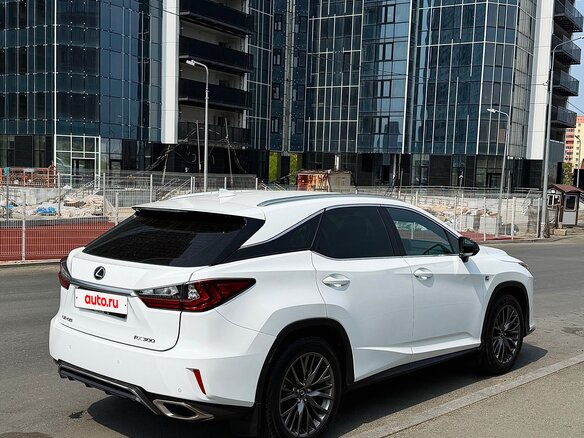 2018 Lexus RX 300 IV, белый, 4650000 рублей - вид 3