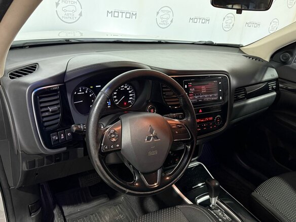 2019 Mitsubishi Outlander III Рестайлинг 3, белый - вид 12