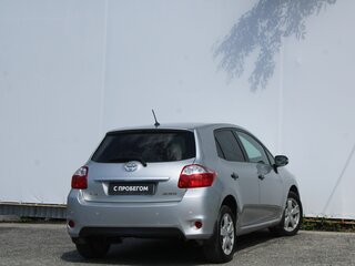 2011 Toyota Auris I Рестайлинг, серебристый, 939000 рублей, вид 4