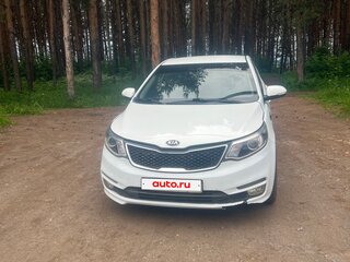 2015 Kia Rio III Рестайлинг, белый, 660000 рублей, вид 2