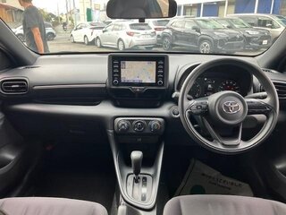 2022 Toyota Yaris IV, чёрный, 880000 рублей, вид 5