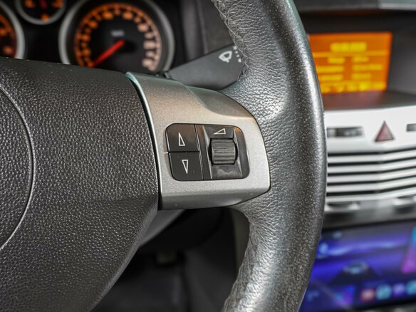 2013 Opel Astra H Рестайлинг, чёрный - вид 17