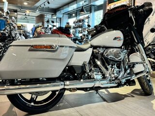 2025 Harley-Davidson Street Glide, серый, 3950000 рублей, вид 4