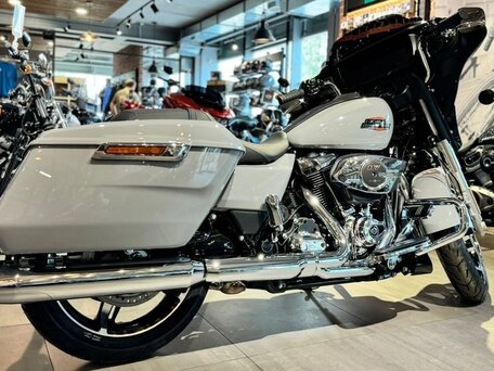 2025 Harley-Davidson Street Glide, серый, 3950000 рублей, вид 4