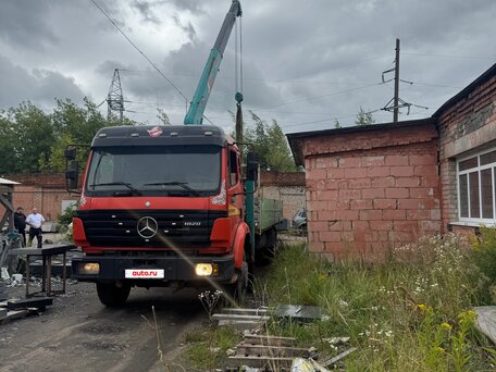 1997 Mercedes-Benz 1820, красный, 3100000 рублей, вид 1