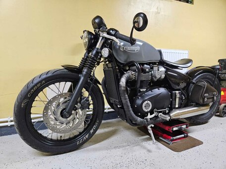 2017 Triumph Bonneville Bobber, серый, 1350000 рублей, вид 1