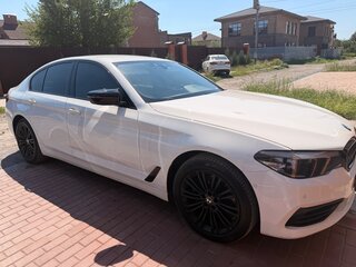 2019 BMW 5 серии 520d VII (G30/G31/G38), белый, 3000000 рублей, вид 2